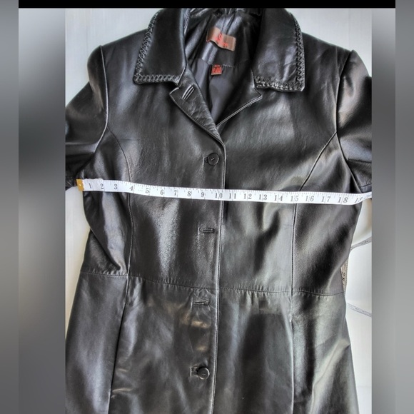 Black leather coat. Danier, vintage.Never worn. NWOT. Med. - Picture 9 of 15